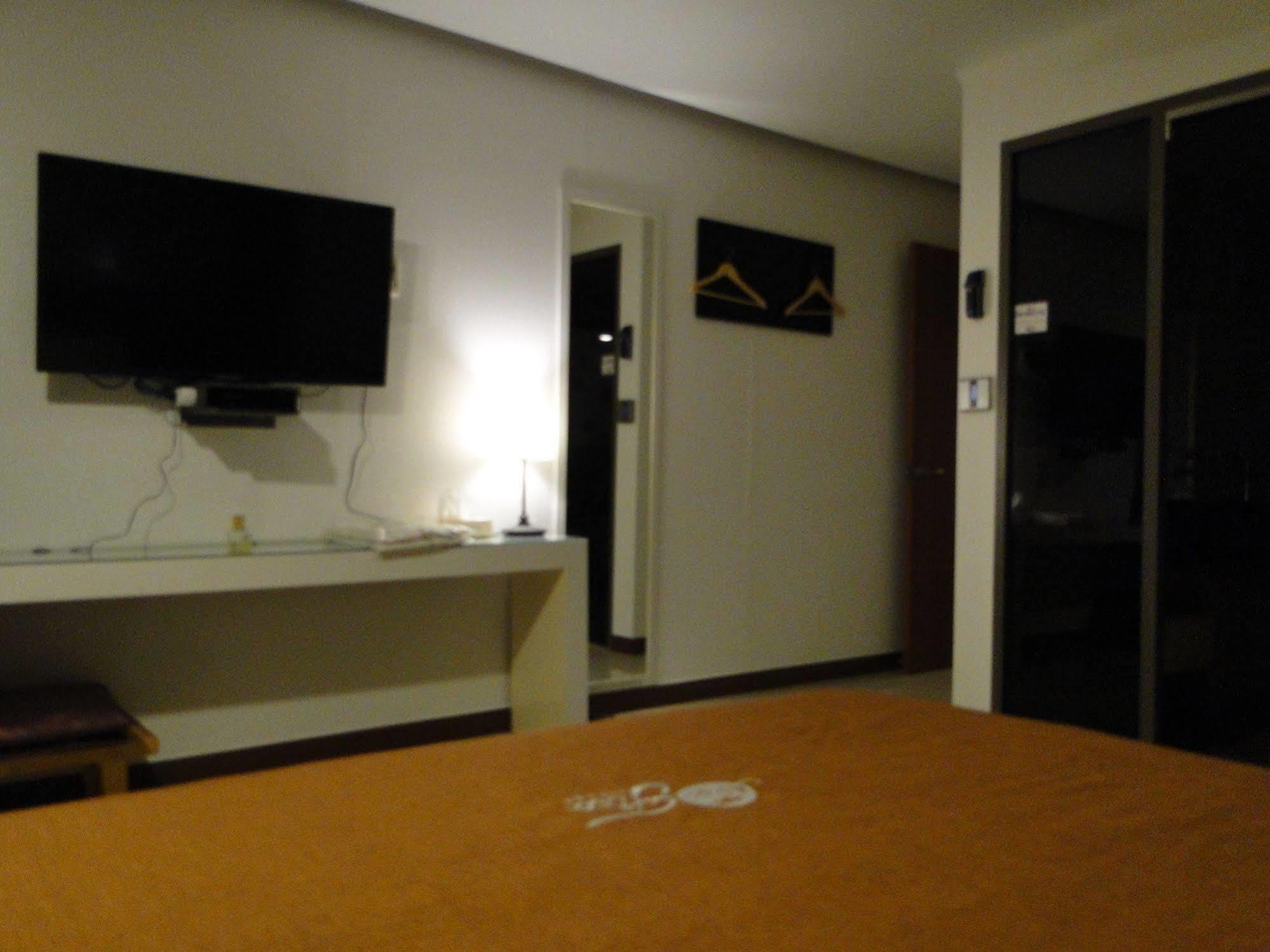 Le Chalet Waiheke Apartments Ostend Ngoại thất bức ảnh