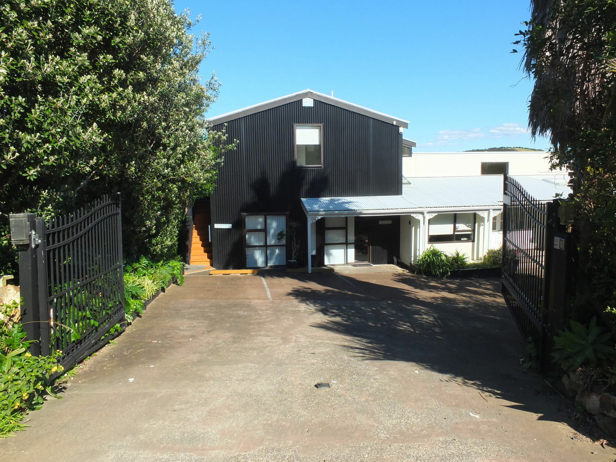 Le Chalet Waiheke Apartments Ostend Ngoại thất bức ảnh