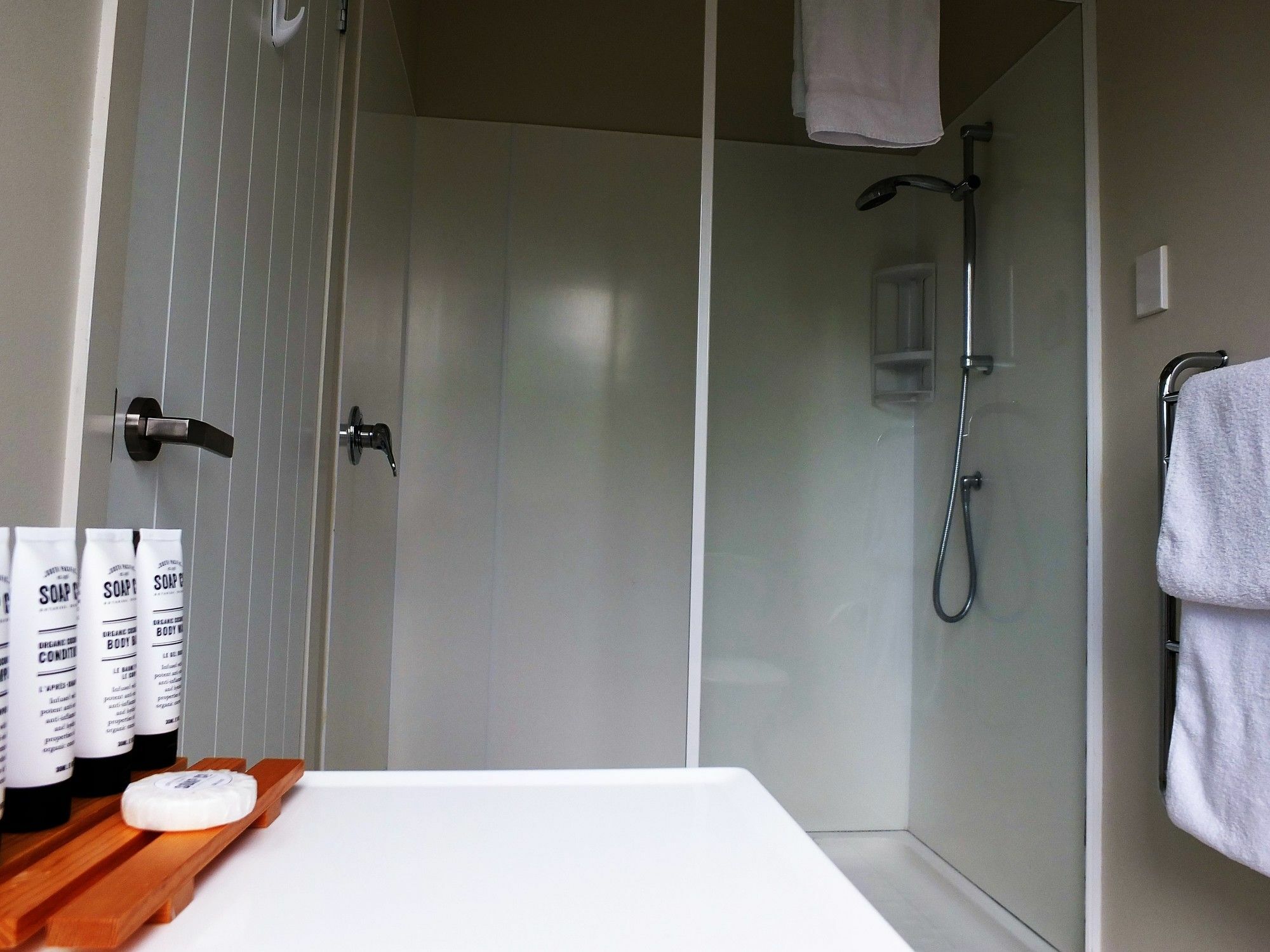 Le Chalet Waiheke Apartments Ostend Ngoại thất bức ảnh